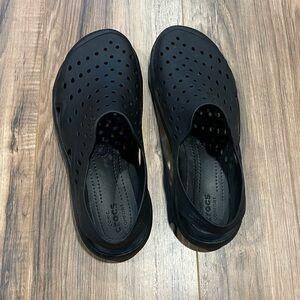 CROCS M10 SWIFTWATER WAVE BLACK UPPER ON BLACK SOLE. STYLE 203963-060